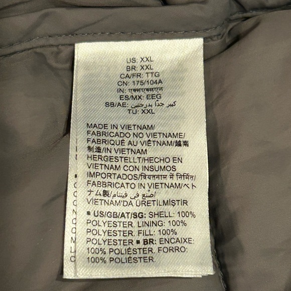 Amazon Essentials Lightweight Water-Resistant Packable Hooded Puffer Coat - Picture 9 of 14